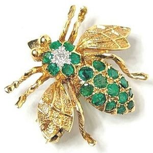 14KYG EMERALD AND DIAMOND BEE PENDANT/BROOCH